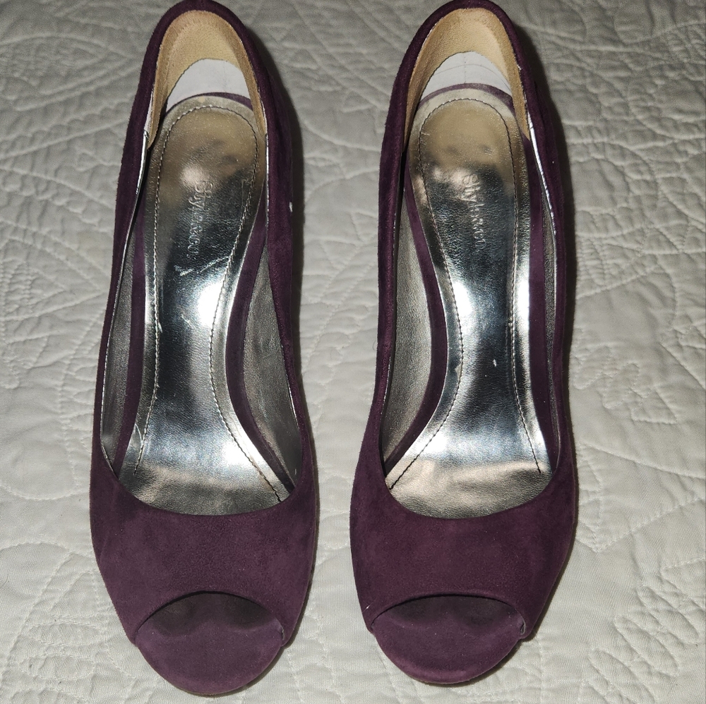 Purple suede pumps heels
